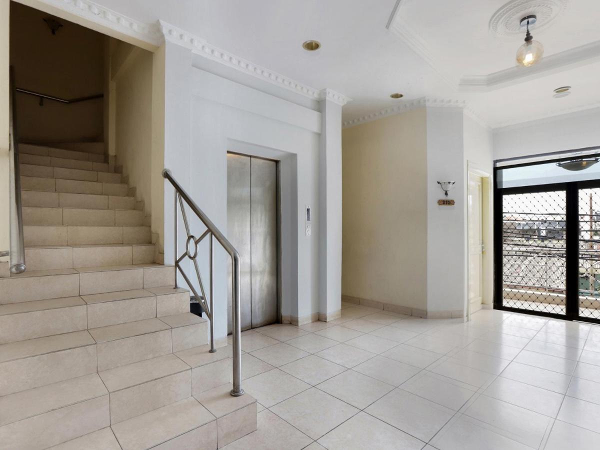 Capital O 297 45 Residence Giacarta Esterno foto